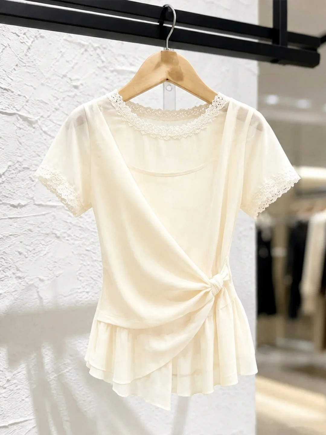 Summer Gentle Wind Short Sleeve Lace Patchwork Design Sensation Age Reduction Commute Top Korean Style Straight Cut Silk Shirt
Summer Gentle Wind Short Sleeve Lace Patchwork Design Sensation Age Reduction Commute Top Korean Style Straight Cut Silk Shirt