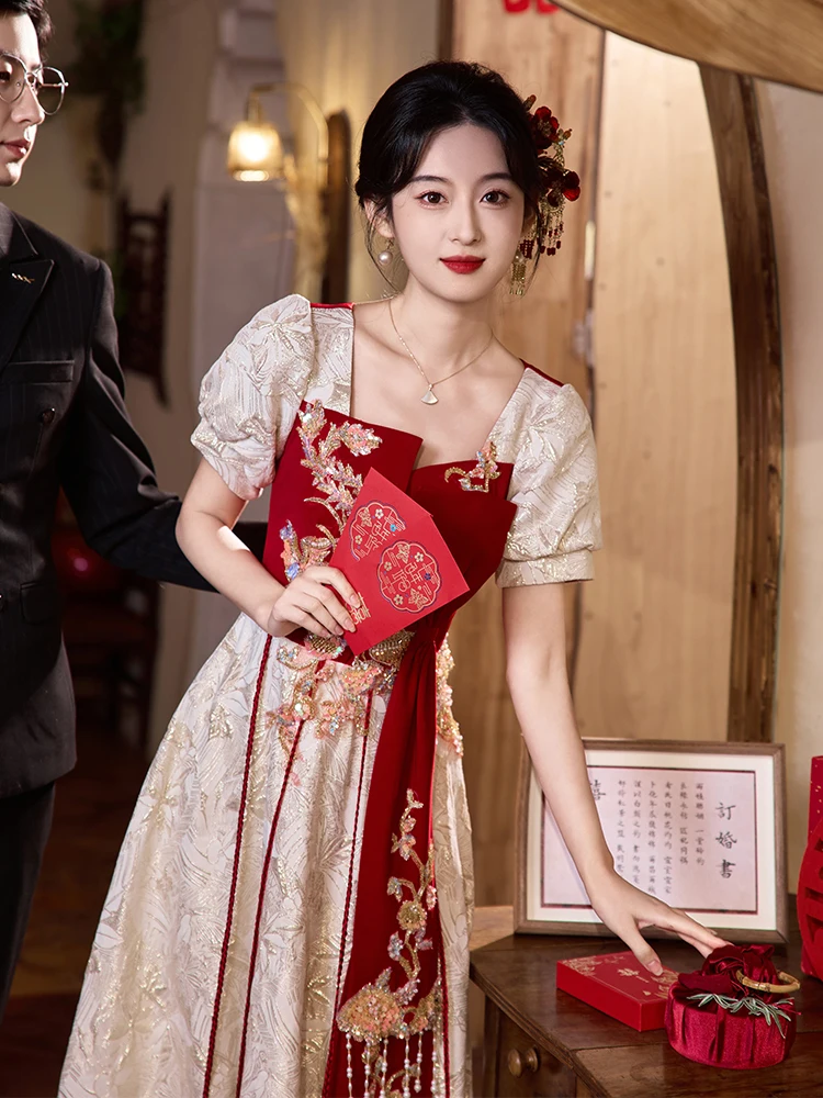 Elegant Chinese Style Wedding Dress for Women Short Sleeve Long A-Line Skirt Ball Gown Wedding Dress Zipper Closure Elegant
Elegant Chinese Style Wedding Dress for Women Short Sleeve Long A-Line Skirt Ball Gown Wedding Dress Zipper Closure Elegant