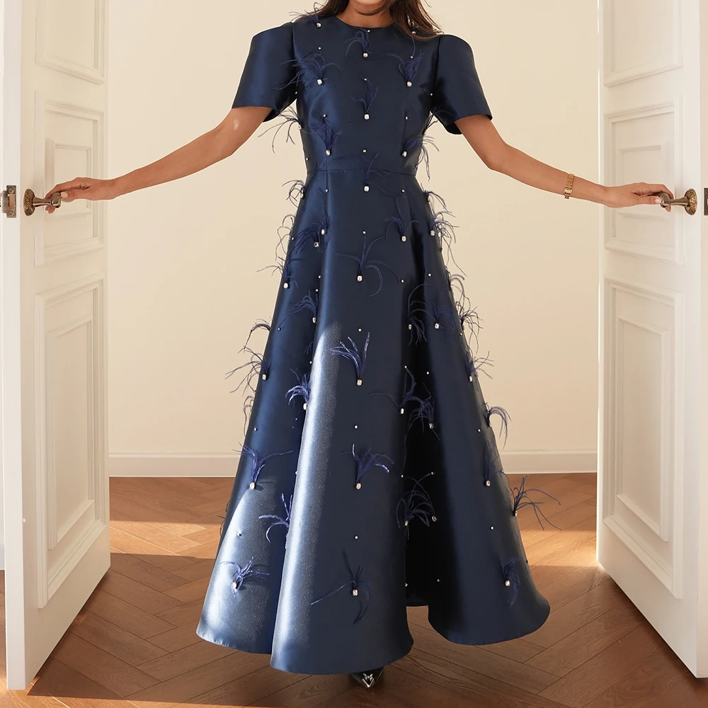 Вечерние платья трапециевидной формы по индивидуальному заказу, длиной до щиколотки, с круглым вырезом и короткими рукавами, платье для выпускного вечера, модное платье с кристаллами и перьями, простое драпированное вечернее платье 
Вечерние платья трапециевидной формы по индивидуальному заказу, длиной до щиколотки, с круглым вырезом и короткими рукавами, платье для выпускного вечера, модное платье с кристаллами и перьями, простое драпированное вечернее платье