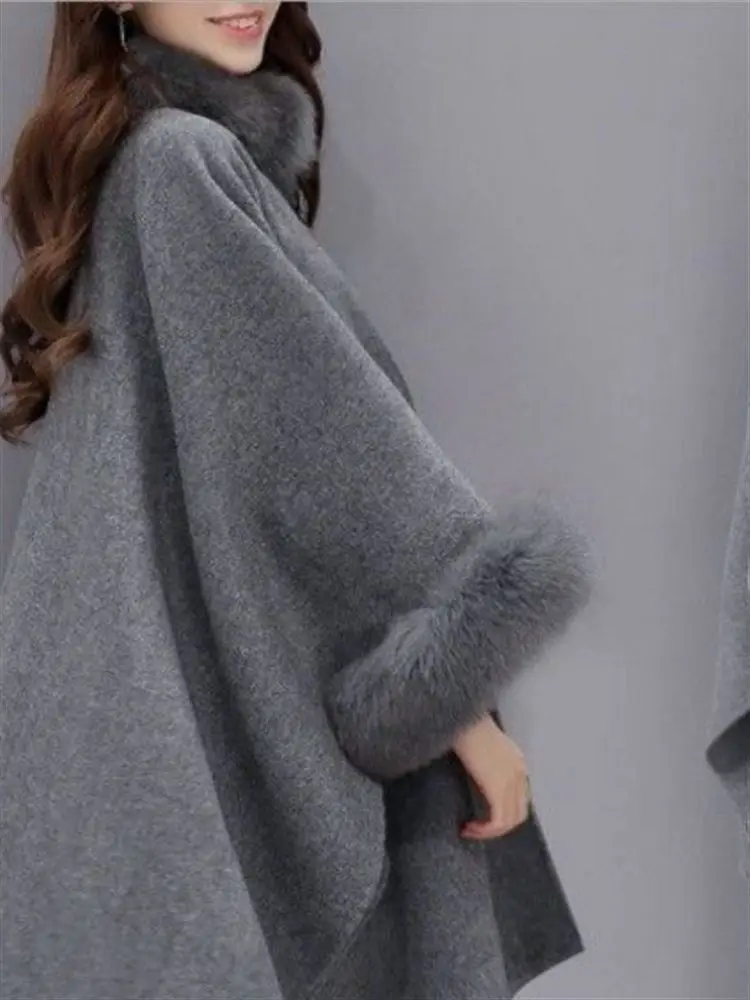 Женское шерстяное пальто Hebe Sle Thiened средней длины для осени и зимы с воротником из искусственного кроличьего меха, женская верхняя одежда
Женское шерстяное пальто Hebe Sle Thiened средней длины для осени и зимы с воротником из искусственного кроличьего меха, женская верхняя одежда