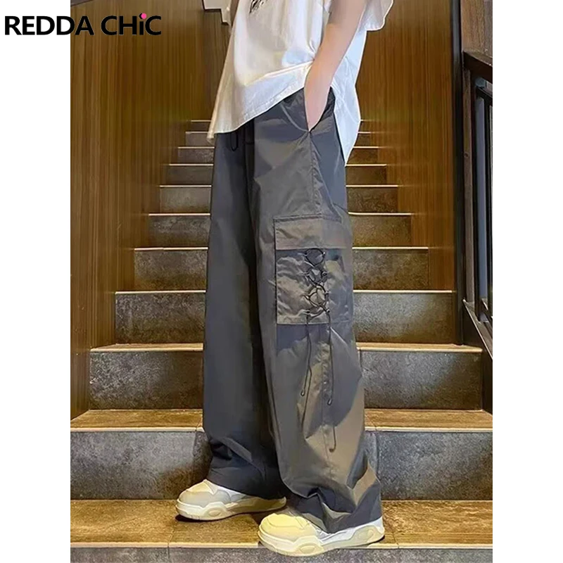 REDDACHIC Men Flap Pockets Plain Parachute Pants Lace-up Drawstring Waist Loose Straight Wide Cargo Pants Casual Vintage Clothes
REDDACHIC Men Flap Pockets Plain Parachute Pants Lace-up Drawstring Waist Loose Straight Wide Cargo Pants Casual Vintage Clothes