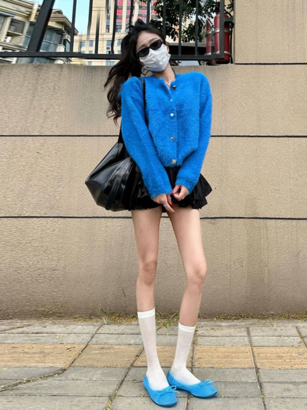 Korean Style Chic Unique Beautiful Klein Blue Knitted Top Flower Bud Half Skirt a Whole Set Spring Clothing Matching Set
Korean Style Chic Unique Beautiful Klein Blue Knitted Top Flower Bud Half Skirt a Whole Set Spring Clothing Matching Set