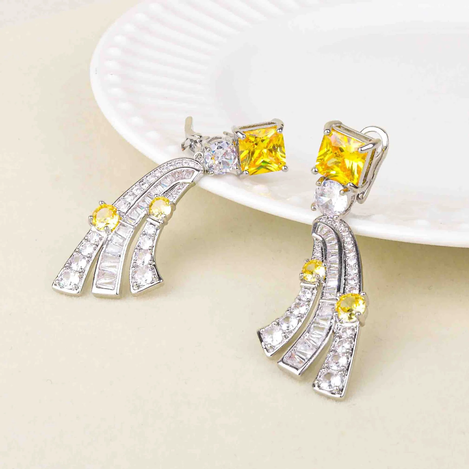 Elegant New Geometric Earrings for Women S925 Silver Needle Luxury Minimalist Daily Wear All-match Ear Studs
Elegant New Geometric Earrings for Women S925 Silver Needle Luxury Minimalist Daily Wear All-match Ear Studs