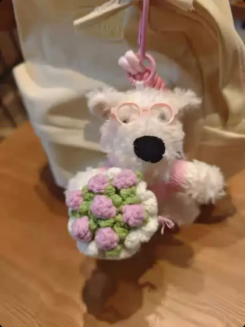 West Highland Dog Handheld Flower Plush Dog Keychain Bag Pendant Couple Gifts Wedding Bag Decoration Doll Proof Of Love
West Highland Dog Handheld Flower Plush Dog Keychain Bag Pendant Couple Gifts Wedding Bag Decoration Doll Proof Of Love