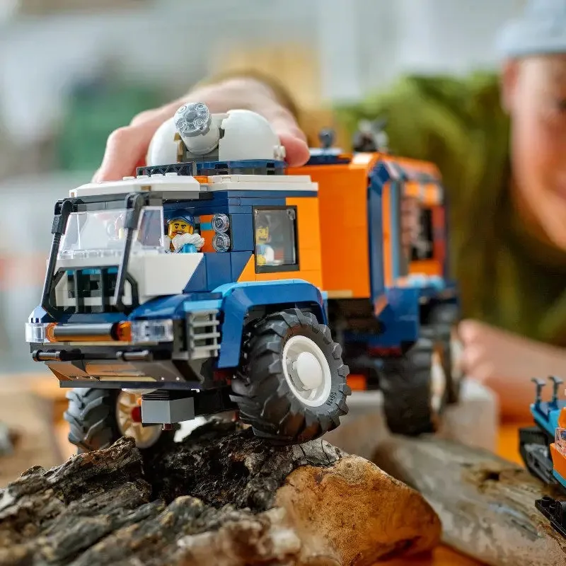 Compatible MOC Sets City Series Building Blocks Arctic Explorer Science Lab Truck Polar Car Toys Assembling Gift
Compatible MOC Sets City Series Building Blocks Arctic Explorer Science Lab Truck Polar Car Toys Assembling Gift