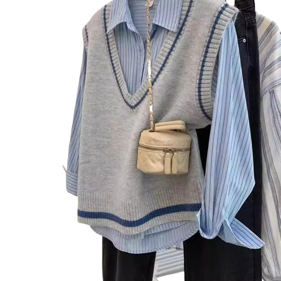 Grey V-neck Sweater Vest Korean Contrast Color Knit Tank Women's 2025 Spring Autumn Loose Versatile Sleeveless Top Pullover
Grey V-neck Sweater Vest Korean Contrast Color Knit Tank Women's 2025 Spring Autumn Loose Versatile Sleeveless Top Pullover