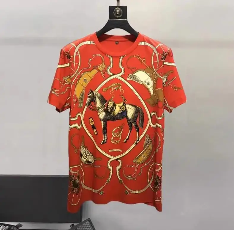 European and American men's 2024 summer new Round neck Short sleeve horse hot drill carriage print fashion T-shirt
European and American men's 2024 summer new Round neck Short sleeve horse hot drill carriage print fashion T-shirt