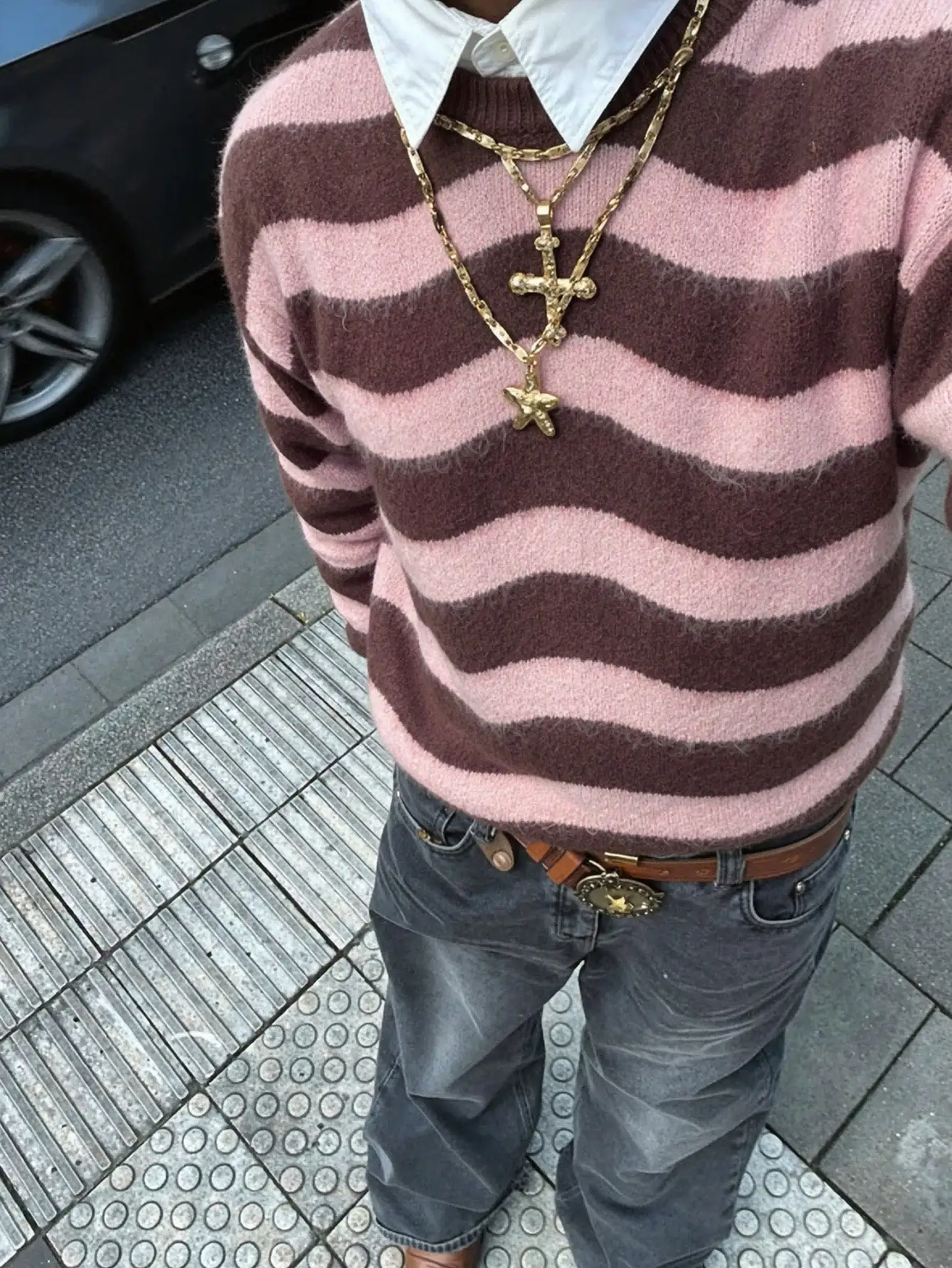 Unisex Wavy Stripe Drop Shoulder Knit Sweater, Soft Fuzzy Texture, Casual Streetwear Style
Unisex Wavy Stripe Drop Shoulder Knit Sweater, Soft Fuzzy Texture, Casual Streetwear Style