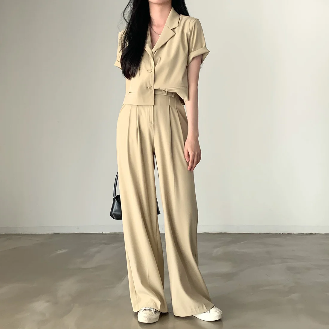 Women's Summer Casual Two Pieces Suit Set Lady Short Sleeve Loose Single Breasted Suit Outwear Top + Wide Leg Full Length Pants
Women's Summer Casual Two Pieces Suit Set Lady Short Sleeve Loose Single Breasted Suit Outwear Top + Wide Leg Full Length Pants