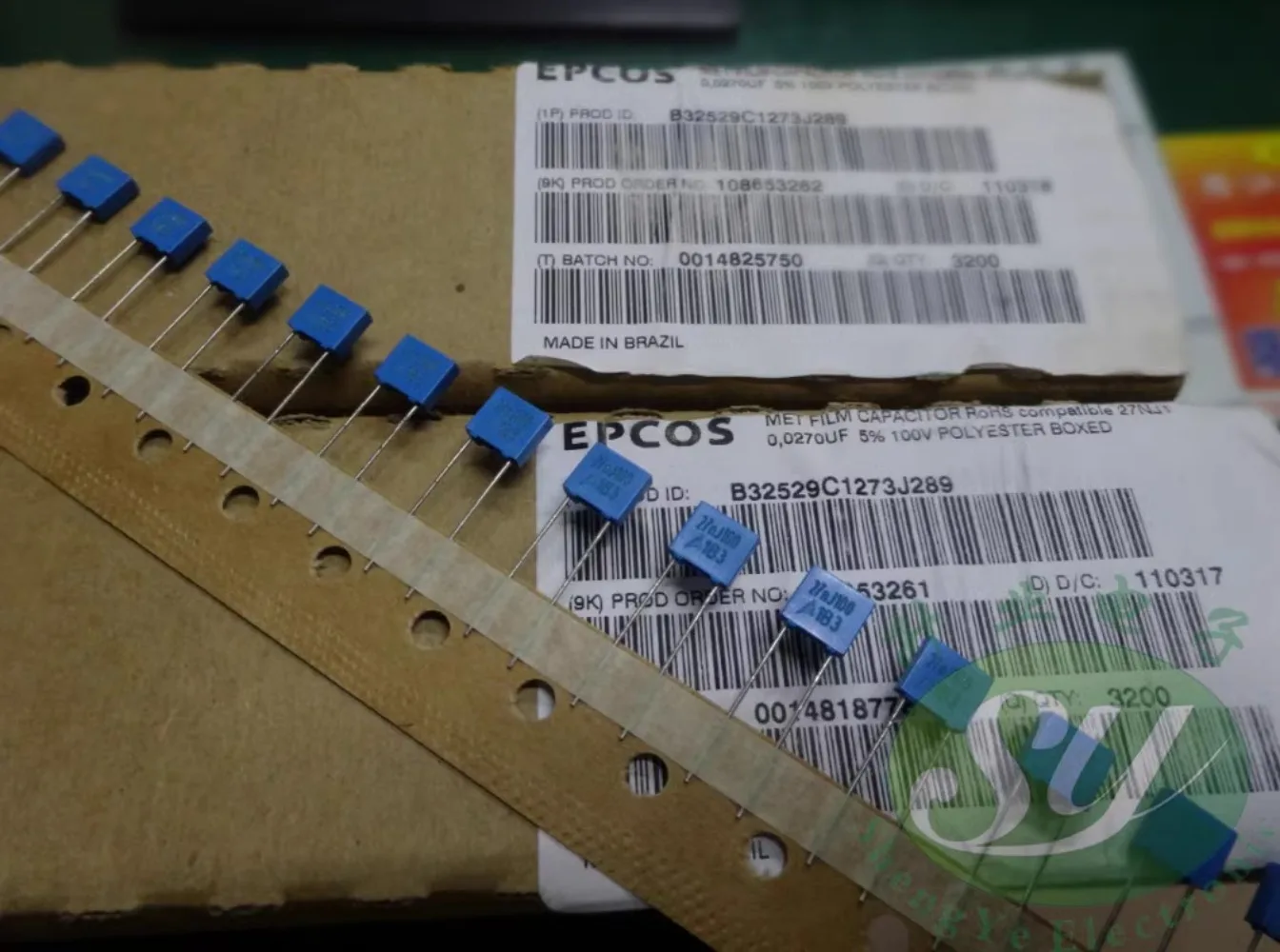 50 шт. EPCOS 0,027 мкФ/100 В 27nf 273 новый пленочный конденсатор 5 мм B32529C1273J
50 шт. EPCOS 0,027 мкФ/100 В 27nf 273 новый пленочный конденсатор 5 мм B32529C1273J