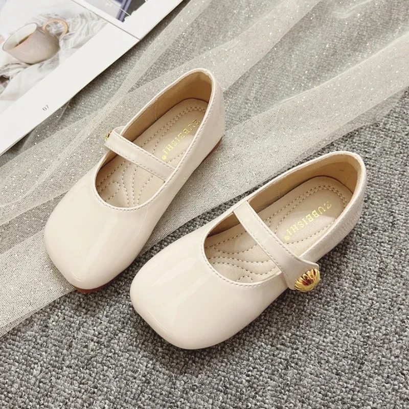2025 Spring New Red Girls' Leather Shoes Soft Bottom Comfortable Children's Princess Shoes Flat Bottom Baby Kid's Casual Shoes
2025 Spring New Red Girls' Leather Shoes Soft Bottom Comfortable Children's Princess Shoes Flat Bottom Baby Kid's Casual Shoes