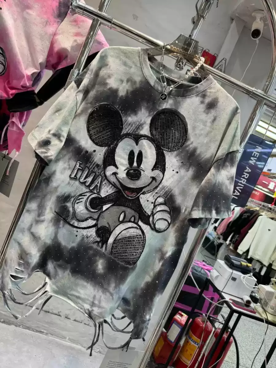 European Products 2025 Spring and Summer New Tie-dye Sequined Cartoon Print Short-sleeved T-shirt Women's Loose Design Top
European Products 2025 Spring and Summer New Tie-dye Sequined Cartoon Print Short-sleeved T-shirt Women's Loose Design Top