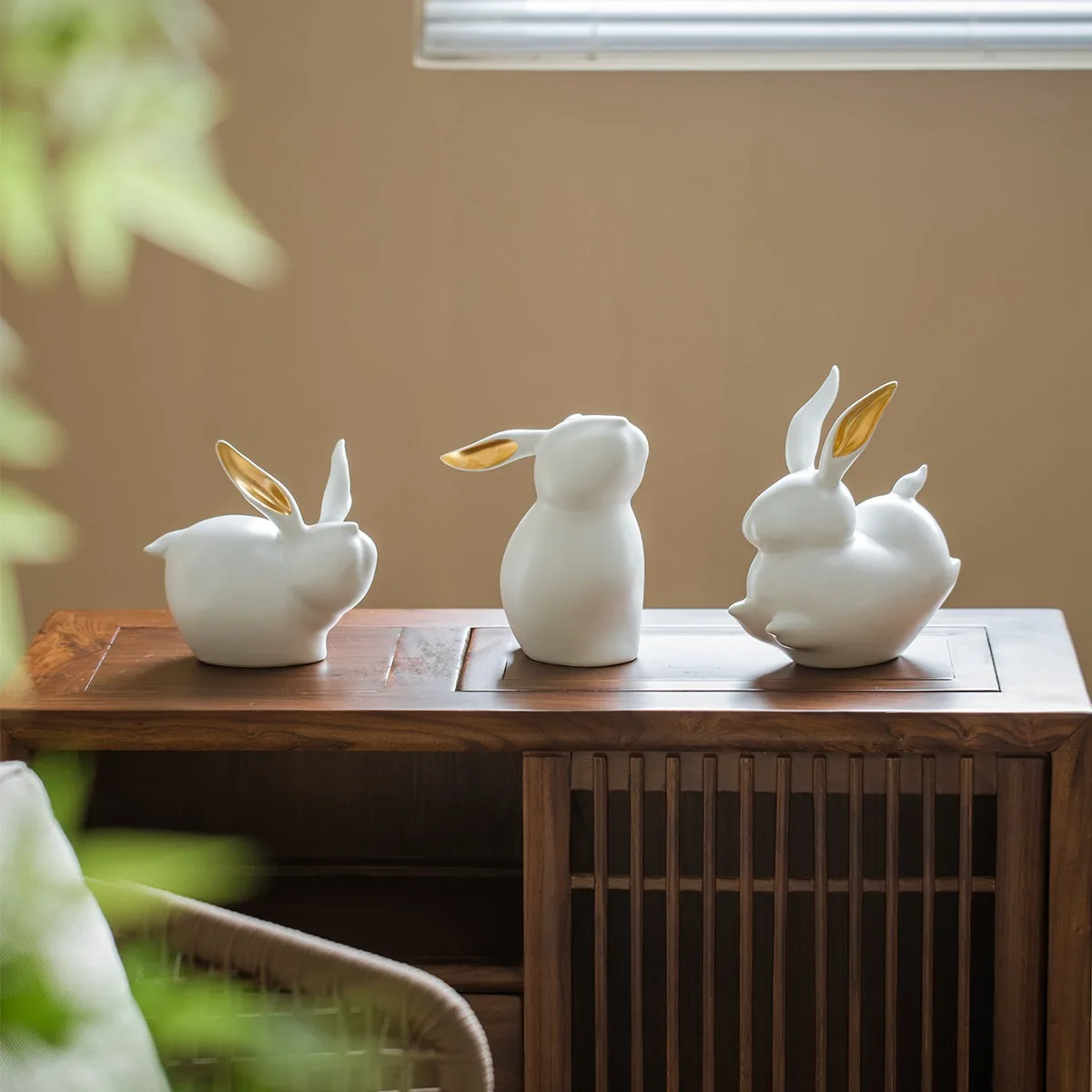 Цзиндэчжэнь китайский зодиак кролик керамический орнамент милые фигурки животных ремесла аксессуары для украшения дома
Цзиндэчжэнь китайский зодиак кролик керамический орнамент милые фигурки животных ремесла аксессуары для украшения дома