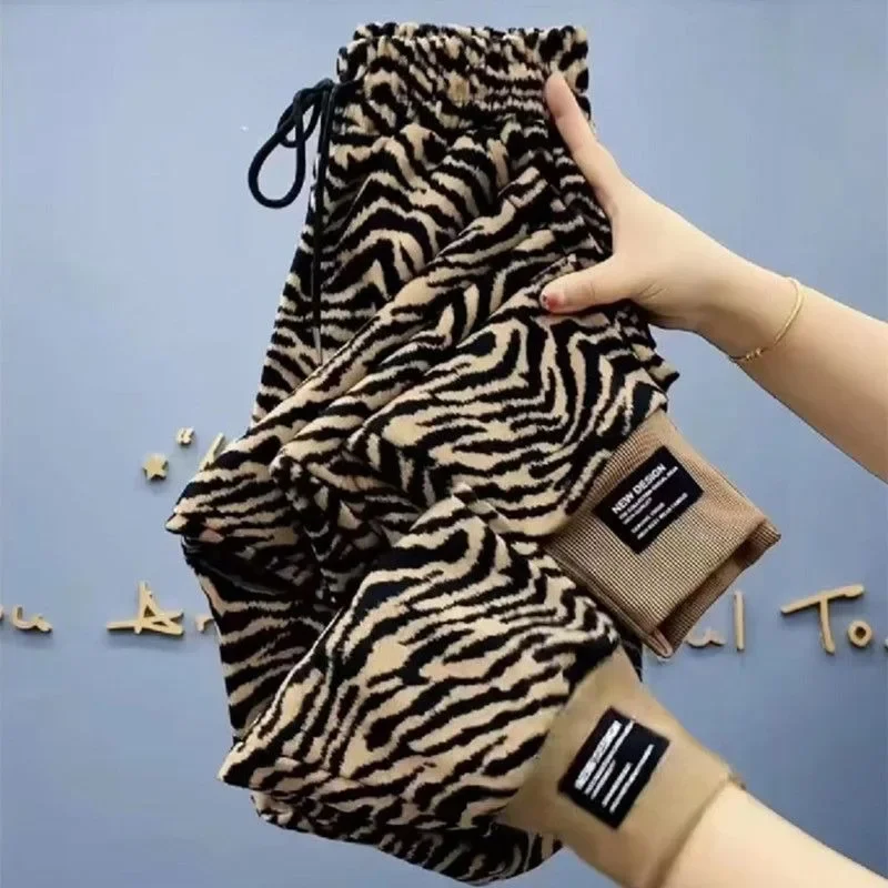Zebra-print Casual Pants with Velvet and Thick Women's Fashion Loose High Waisted Skinny Bunched Feet Harlan Nine-minute Pants
Zebra-print Casual Pants with Velvet and Thick Women's Fashion Loose High Waisted Skinny Bunched Feet Harlan Nine-minute Pants