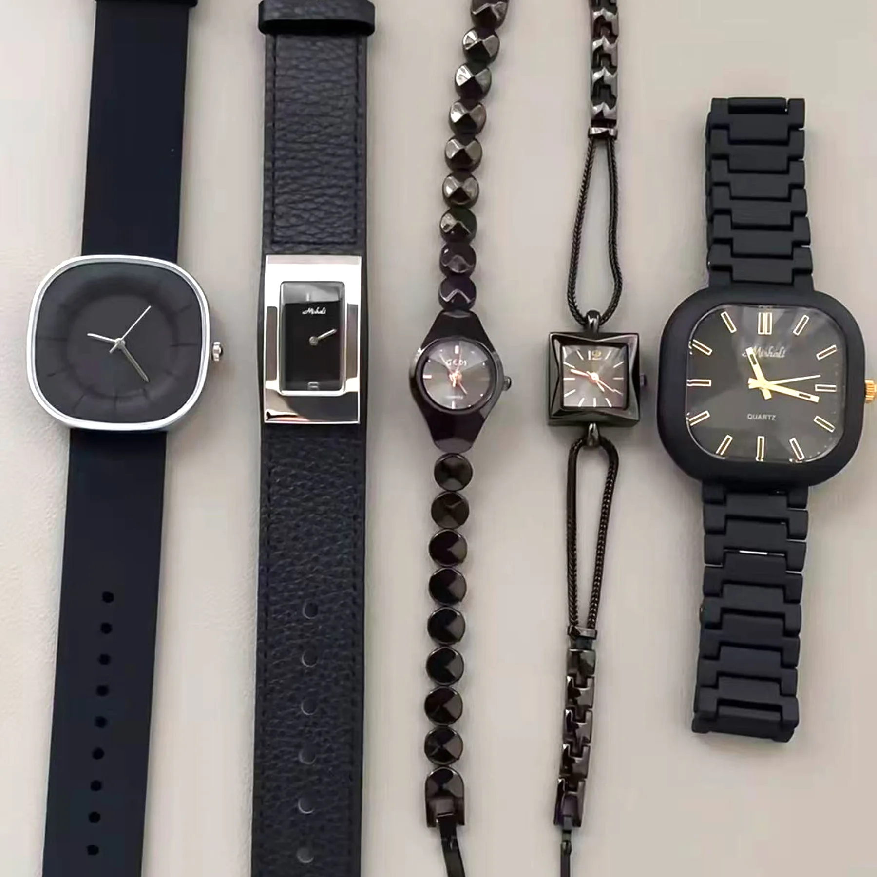 High-EndStylish Women'S Watch With A Minimalist Alloy BraceletVintageStyle Quartz WatchHighQuality WatchCreative Gift For Women
High-EndStylish Women'S Watch With A Minimalist Alloy BraceletVintageStyle Quartz WatchHighQuality WatchCreative Gift For Women