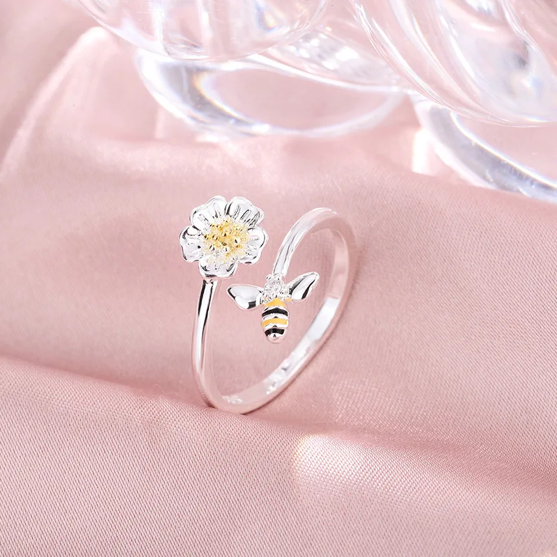 925 Sterling Silver Open Finger Ring Classic Flower Bee Enamel Asymmetric Elegant For Women Jewelry Gift Dropship Wholesale
925 Sterling Silver Open Finger Ring Classic Flower Bee Enamel Asymmetric Elegant For Women Jewelry Gift Dropship Wholesale