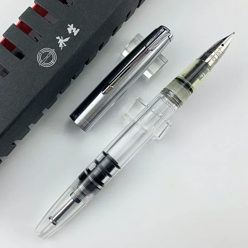 Классические перьевые ручки Wingsung 601A, вакуумное наполнение, акриловая смола, чернила, оконная бочка, дизайн, канцелярские принадлежности с коробкой
Классические перьевые ручки Wingsung 601A, вакуумное наполнение, акриловая смола, чернила, оконная бочка, дизайн, канцелярские принадлежности с коробкой