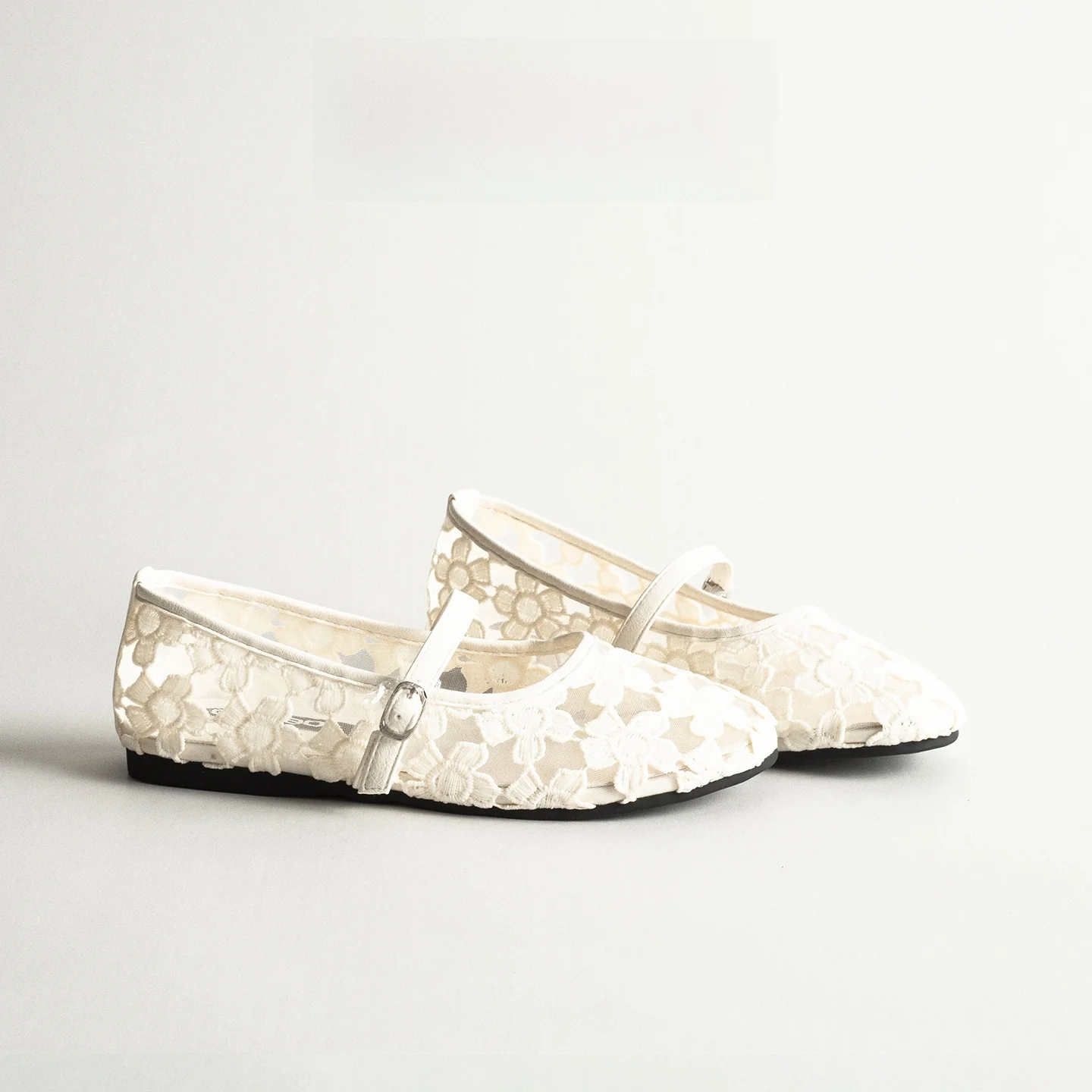 Retro Embroidered Lace Breathable Slip-On Ballet Mary Jane Flat Bottom Fashion Single Shoes for Women Mesh Outerwear
Retro Embroidered Lace Breathable Slip-On Ballet Mary Jane Flat Bottom Fashion Single Shoes for Women Mesh Outerwear