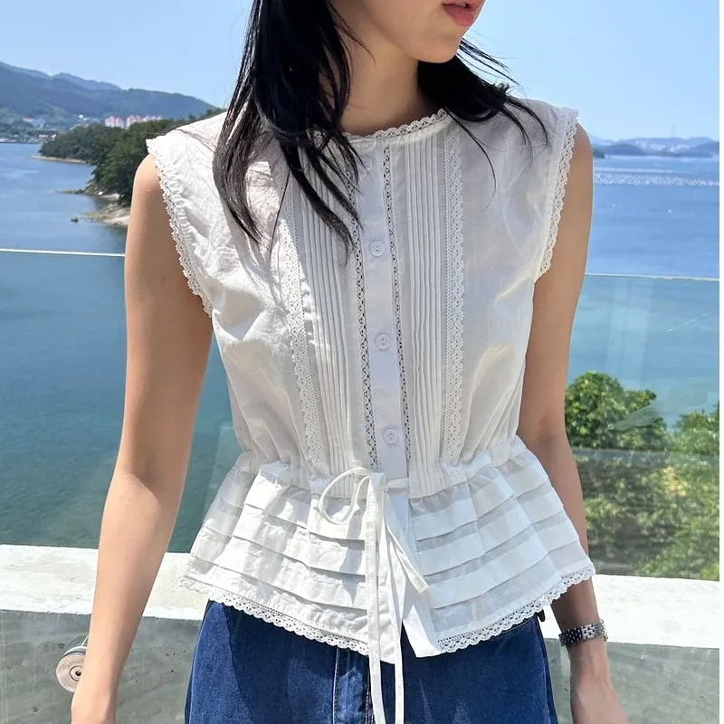 Handmade Lace Waist Drawstring Single Button Women's Top Summer 2026 New Korean Style Chic Vacation Style Clothing
Handmade Lace Waist Drawstring Single Button Women's Top Summer 2026 New Korean Style Chic Vacation Style Clothing