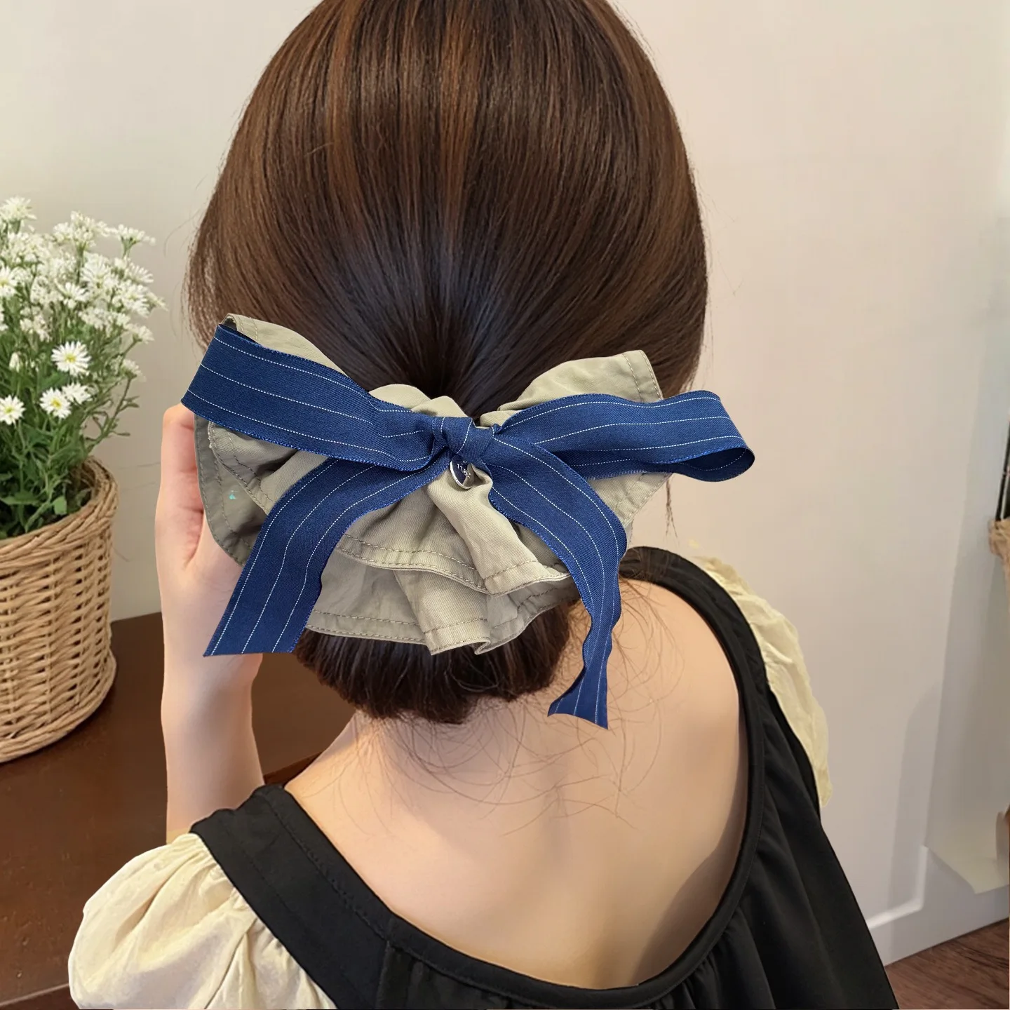 1pc Korean-style striped skirt bow hair clip, stylish duckbill clip, horizontal clip for low ponytails,versatile and gentle hair
1pc Korean-style striped skirt bow hair clip, stylish duckbill clip, horizontal clip for low ponytails,versatile and gentle hair