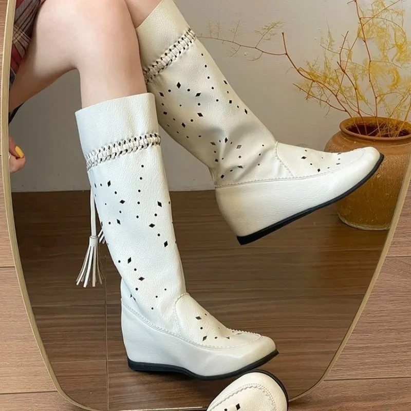 2026 Summer New Leather Short Boots for Ladies Flat Shoes Single Sandals Lightweight Riding Boots Pointed Toe Fashion Boots
2026 Summer New Leather Short Boots for Ladies Flat Shoes Single Sandals Lightweight Riding Boots Pointed Toe Fashion Boots
