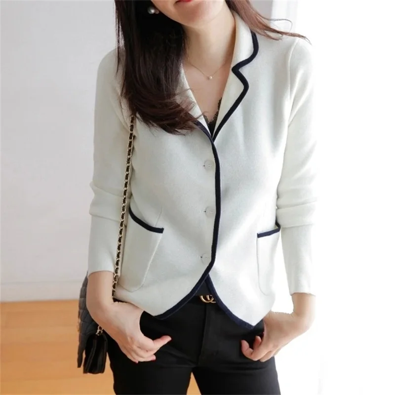 Knitted Cardigan Sweater Women's College Style Short Style Spliced Color Collision High-end Sense Jacket Pocket Commuting Top WF
Knitted Cardigan Sweater Women's College Style Short Style Spliced Color Collision High-end Sense Jacket Pocket Commuting Top WF