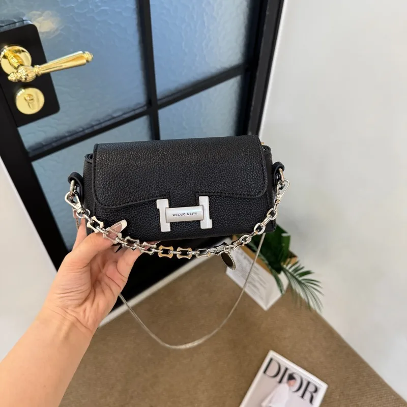 Popular Women's Crossbody Bag In Leather, Elegant And Classic Design, Luxury Messenger Handbags From Famous Designer
Popular Women's Crossbody Bag In Leather, Elegant And Classic Design, Luxury Messenger Handbags From Famous Designer