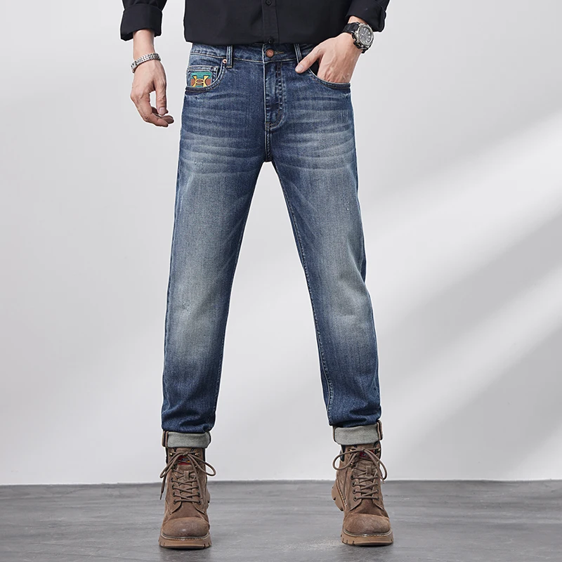 spring on the new all-in-one wash embroidered blue men's small straight leg jeans
spring on the new all-in-one wash embroidered blue men's small straight leg jeans