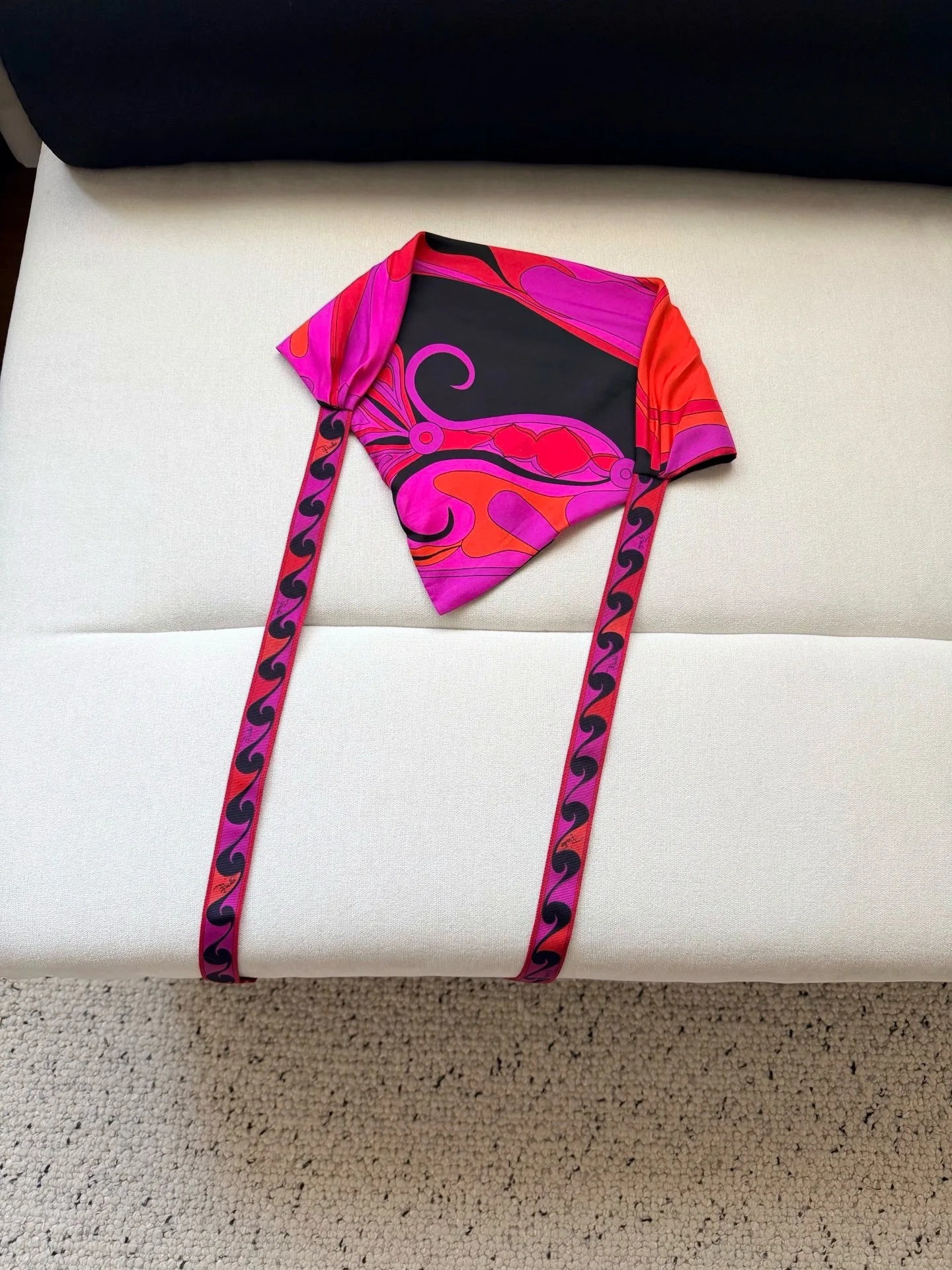 Y2K Magenta Abstract Art Print Glossy Satin Scarf Ladies Multifunctional Neck Tie Headband Retro Turban Hair Wrap Party Bandana
Y2K Magenta Abstract Art Print Glossy Satin Scarf Ladies Multifunctional Neck Tie Headband Retro Turban Hair Wrap Party Bandana