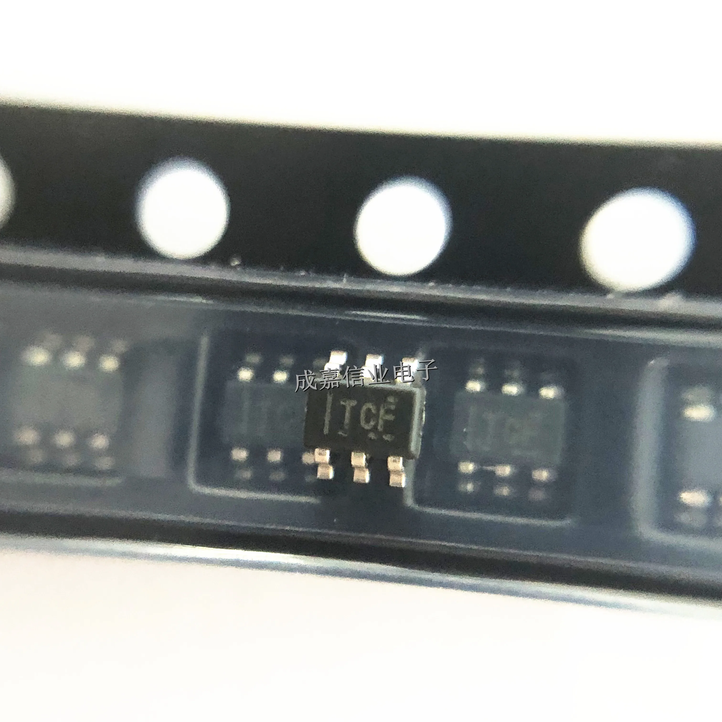 10 шт./лот SN74AVC1T45DCKR SC-70-6 МАРКИРОВКА; TPRaniecF — уровня напряжения, однобитный автобусный приемопередатчик
10 шт./лот SN74AVC1T45DCKR SC-70-6 МАРКИРОВКА; TPRaniecF — уровня напряжения, однобитный автобусный приемопередатчик