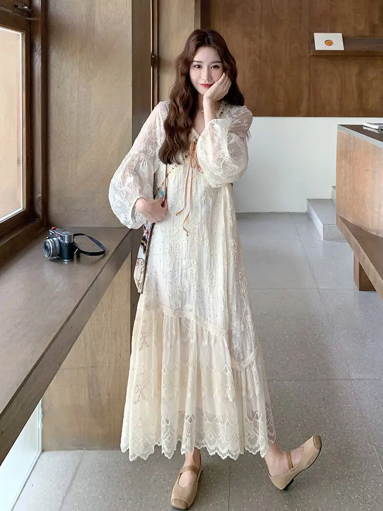 Retro Court Style Women's Dress Summer New High-End Lace Embroidery Long Sleeve Gown Korean Version Loose Waist
Retro Court Style Women's Dress Summer New High-End Lace Embroidery Long Sleeve Gown Korean Version Loose Waist
