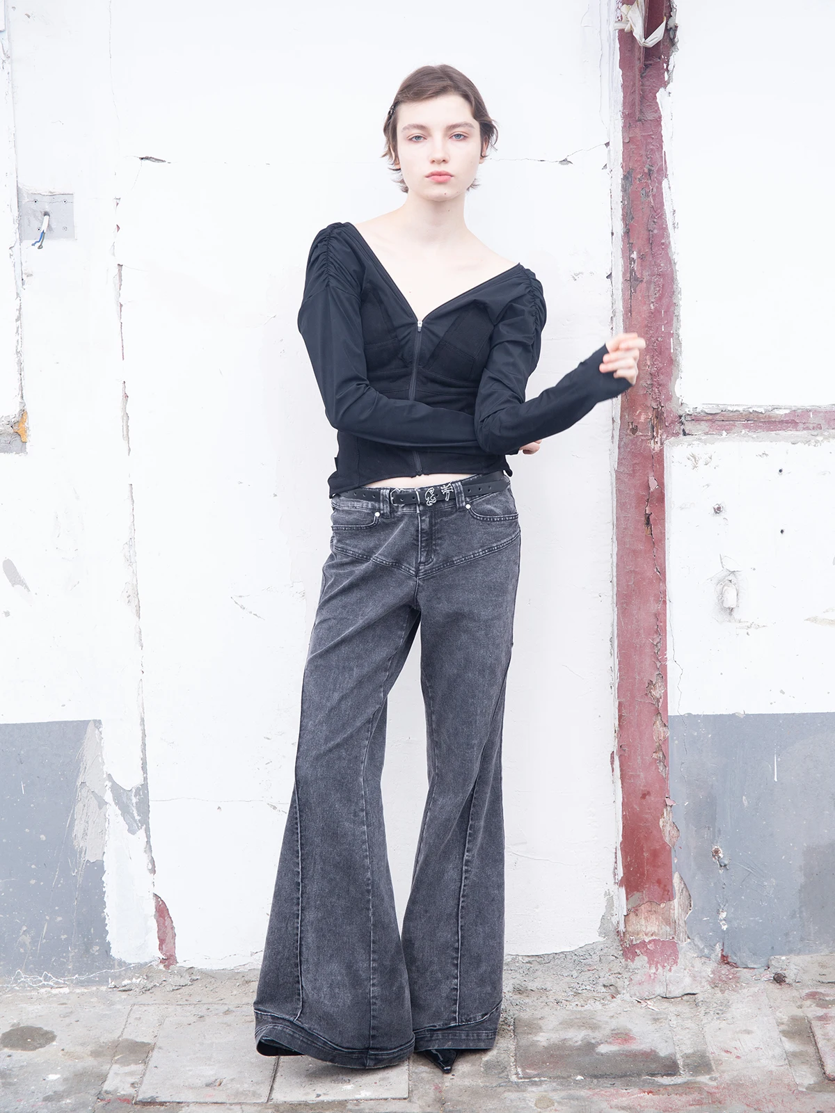 Retro Black Washed Low Waist Wide Leg Bone Structure Denim Jeans Women's Autumn Winter New Style SUSUSHAN Ladies Jeans
Retro Black Washed Low Waist Wide Leg Bone Structure Denim Jeans Women's Autumn Winter New Style SUSUSHAN Ladies Jeans