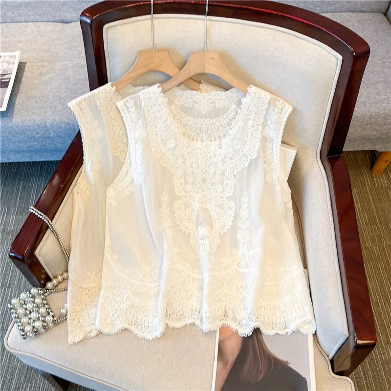 Bohemian Style Lace Embroidery Trim Vest Women Summer Ageless Sleeveless Top Beautiful Outerwear Small Shirt Cotton Blend Fabric
Bohemian Style Lace Embroidery Trim Vest Women Summer Ageless Sleeveless Top Beautiful Outerwear Small Shirt Cotton Blend Fabric