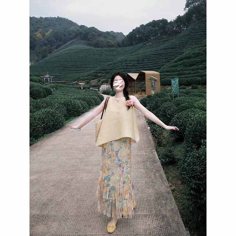 Miyake 2025 Summer New Pleated Fashion Women's Suit Versatile Solid Colour Sleeveless Top Printed Half-body Skirt Two-piece Set
Miyake 2025 Summer New Pleated Fashion Women's Suit Versatile Solid Colour Sleeveless Top Printed Half-body Skirt Two-piece Set