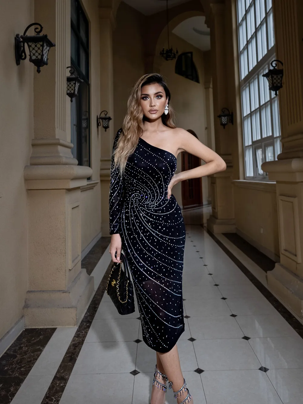 Women Sexy Mesh Rhinestone Crystal Diamonds Midi Black Bodycon Dress Mesh Stretched One Shoulder Party Dress Vestido
Women Sexy Mesh Rhinestone Crystal Diamonds Midi Black Bodycon Dress Mesh Stretched One Shoulder Party Dress Vestido