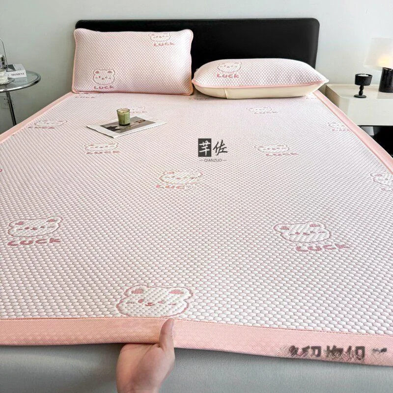 2026 New Summer Ice Silk Bed Sheet Single Piece Washable Student Dormitory Single Air Conditioned Soft Mat Breathable Ins Style
2026 New Summer Ice Silk Bed Sheet Single Piece Washable Student Dormitory Single Air Conditioned Soft Mat Breathable Ins Style