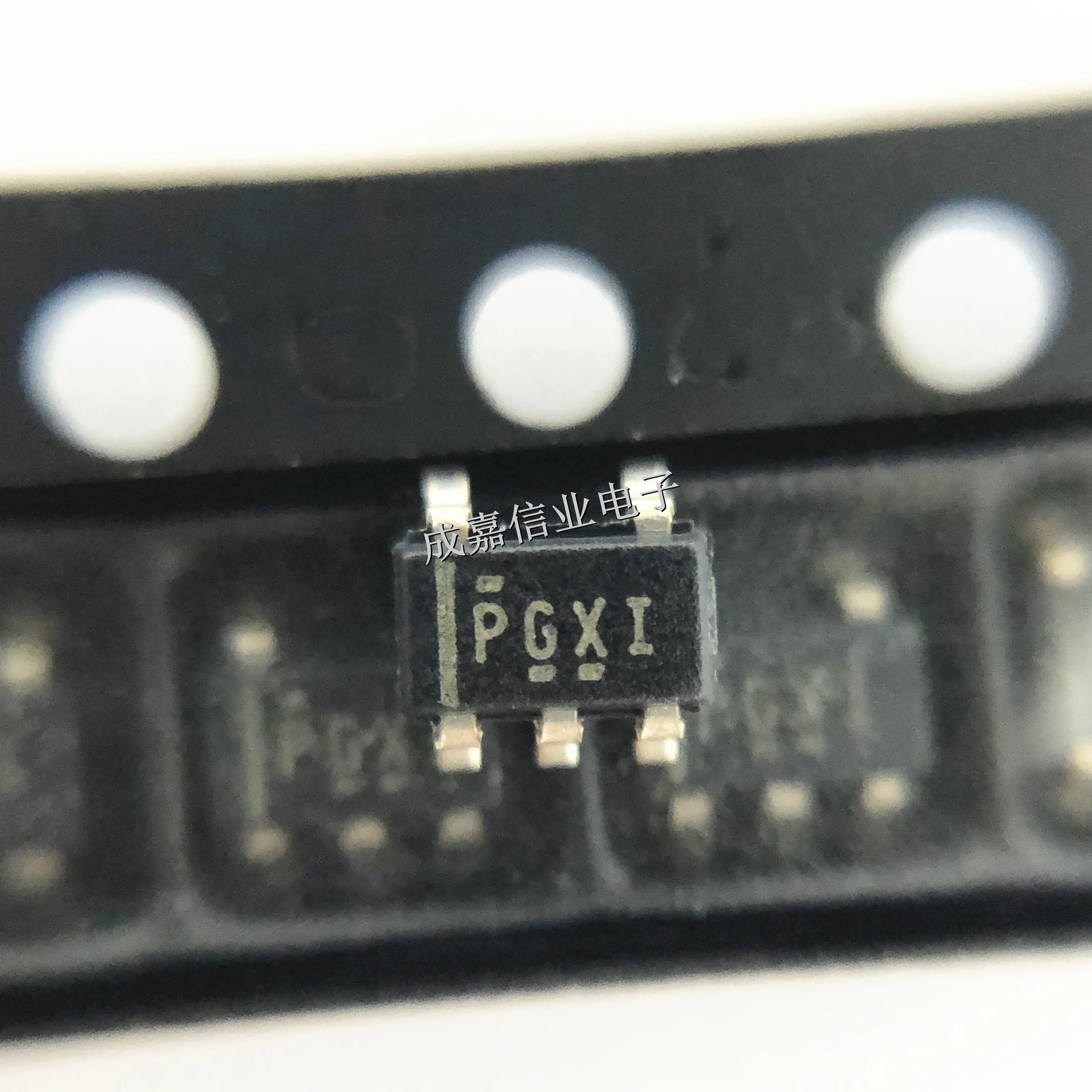 10 шт./лот TPS73028DBVR SOT-23-5 МАРКИРОВКА; Регуляторы напряжения PGXI LDO 200 мА 2,8 В Рабочая температура:- 40 C-+ 125 C
10 шт./лот TPS73028DBVR SOT-23-5 МАРКИРОВКА; Регуляторы напряжения PGXI LDO 200 мА 2,8 В Рабочая температура:- 40 C-+ 125 C