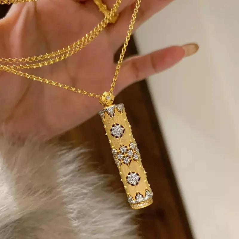 New 18K gold AU750 gold magic wand pendant, women's necklace, clover dot diamond multi-element necklace, high-end gift
New 18K gold AU750 gold magic wand pendant, women's necklace, clover dot diamond multi-element necklace, high-end gift