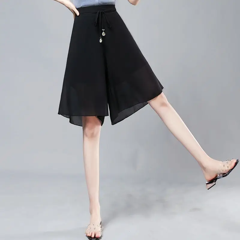 Women's Culottes Thin Summer New Large Size Chiffon Wide Leg Pants Casual Quarter Pants Loose and Thin Mother Clothes C117
Women's Culottes Thin Summer New Large Size Chiffon Wide Leg Pants Casual Quarter Pants Loose and Thin Mother Clothes C117