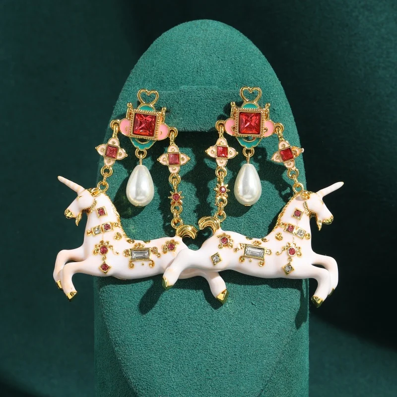 Vintage White Enamel Unicorn Crystal Pearl Earrings Natural Glass Dangle Rhinestone Woman Gold Color Zircon Wrap Jewelry Luxury
Vintage White Enamel Unicorn Crystal Pearl Earrings Natural Glass Dangle Rhinestone Woman Gold Color Zircon Wrap Jewelry Luxury