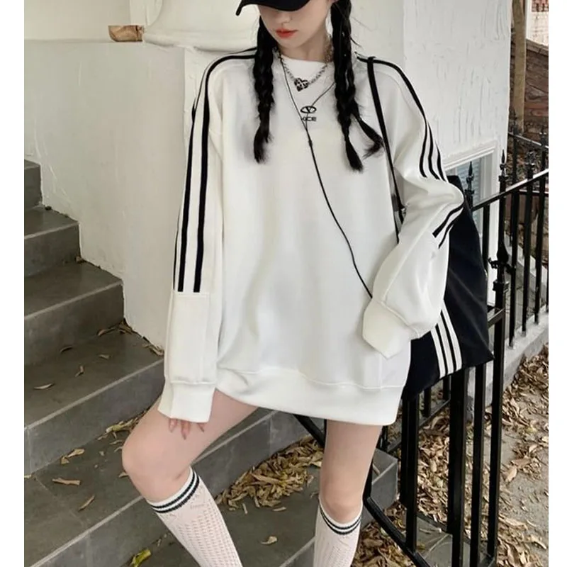 2023 Autumn New Women's Side Stripe Round Neck Long Sleeved Medium Length Sweater Winter Loose Casual Versatile T-shirt
2023 Autumn New Women's Side Stripe Round Neck Long Sleeved Medium Length Sweater Winter Loose Casual Versatile T-shirt