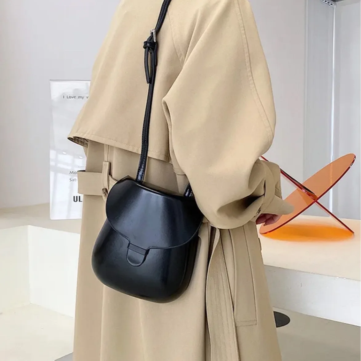 Small Niche Design Korean Retro Single Shoulder Crossbody Simple and Versatile Mobile Phone Bag for Women
Small Niche Design Korean Retro Single Shoulder Crossbody Simple and Versatile Mobile Phone Bag for Women