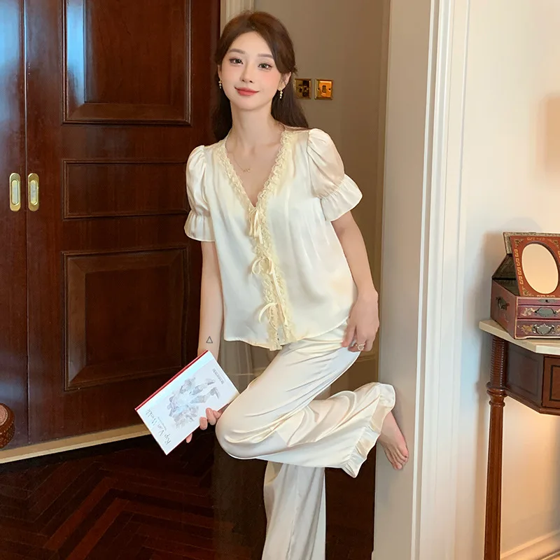 French Ice Silk Pajamas Women's Summer New Short-sleeved Shorts And Trousers 3-piece Sweet Girl Suit Home Clothes Sleepwear
French Ice Silk Pajamas Women's Summer New Short-sleeved Shorts And Trousers 3-piece Sweet Girl Suit Home Clothes Sleepwear