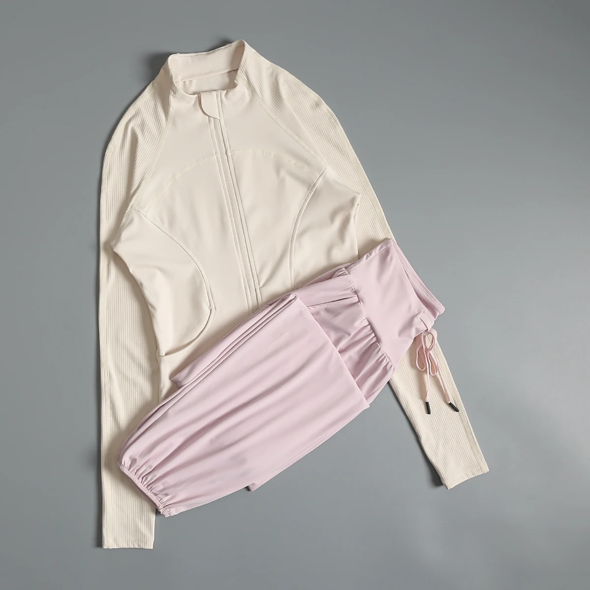 Internet celebrity high-end sports suit for women in autumn slimming fitness training yoga jacket professional outdoor morning
Internet celebrity high-end sports suit for women in autumn slimming fitness training yoga jacket professional outdoor morning