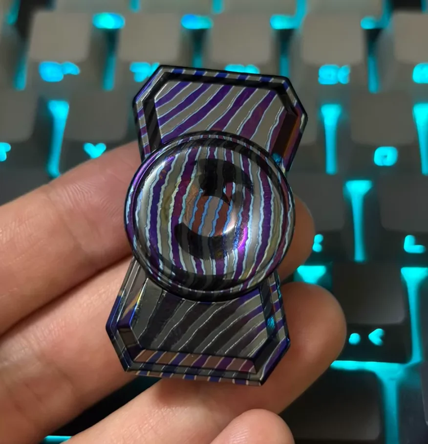 Used EDC Golden Hands Zircuti Duke Mini fidget spinner metal decompression toy
Used EDC Golden Hands Zircuti Duke Mini fidget spinner metal decompression toy