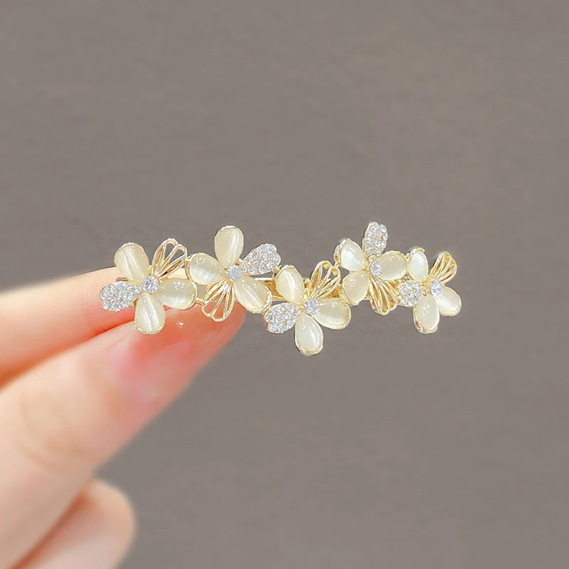 Rhinestone Crystal Spring Hair Clip French Style Non-Slip Rhinestones Flowers Ponytail Holder Hair Barrettes For Women Girls
Rhinestone Crystal Spring Hair Clip French Style Non-Slip Rhinestones Flowers Ponytail Holder Hair Barrettes For Women Girls