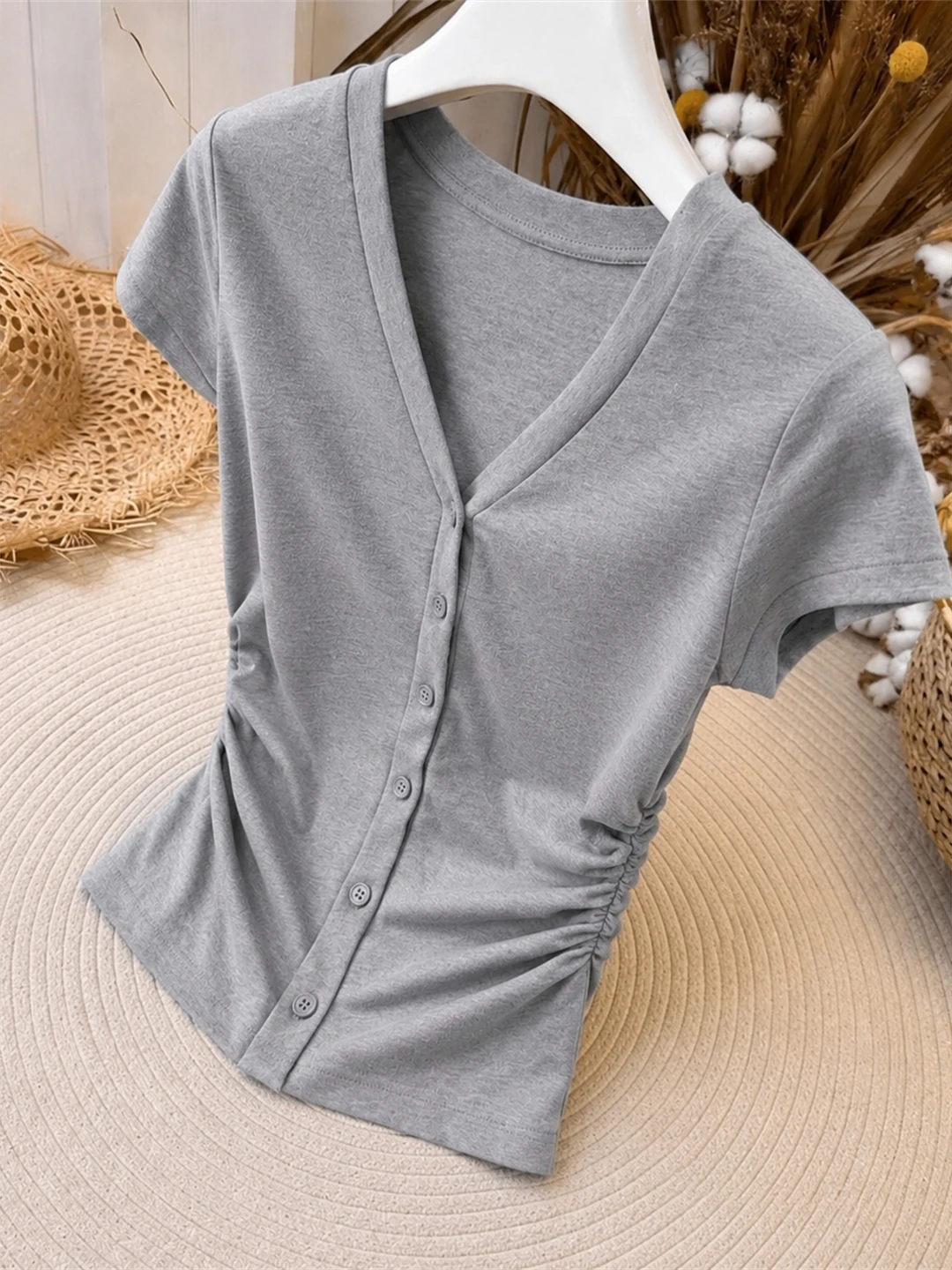 Korean Style Commute V-neck Short Sleeve T-shirt Pleated Design Slimming Effect Summer Fashion Top Women's Clothing
Korean Style Commute V-neck Short Sleeve T-shirt Pleated Design Slimming Effect Summer Fashion Top Women's Clothing