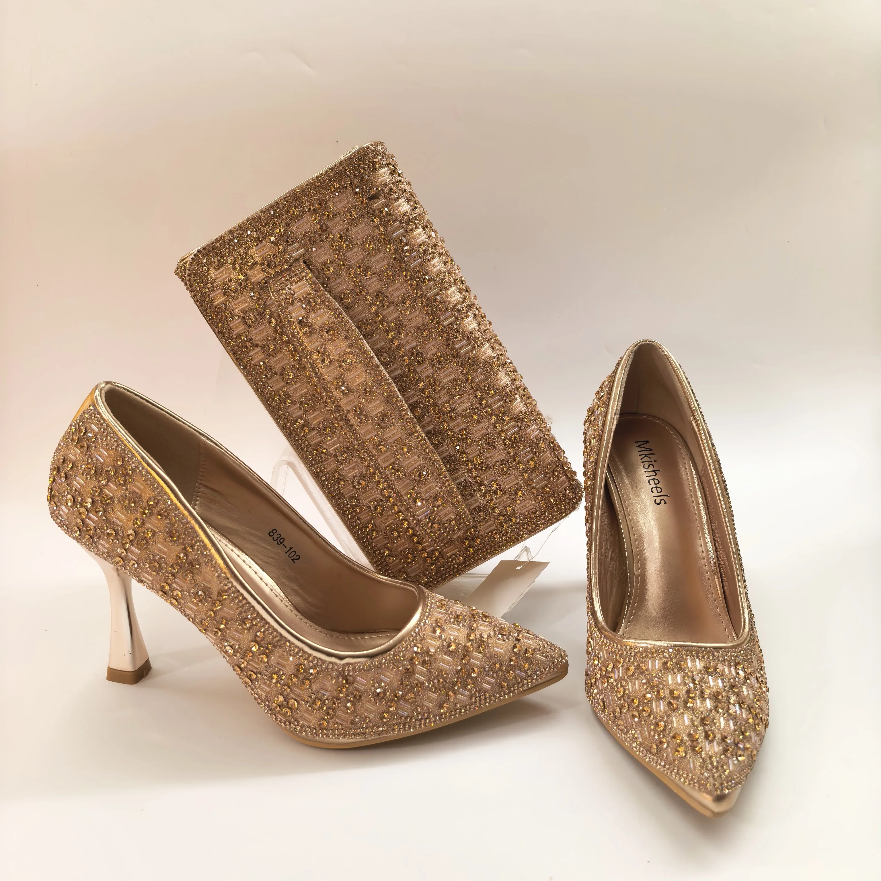 Latest Elegant High Heels Women's Pumps with Matching Bag Italian Fashion Design 9cm Shoes for Wedding Party
Latest Elegant High Heels Women's Pumps with Matching Bag Italian Fashion Design 9cm Shoes for Wedding Party