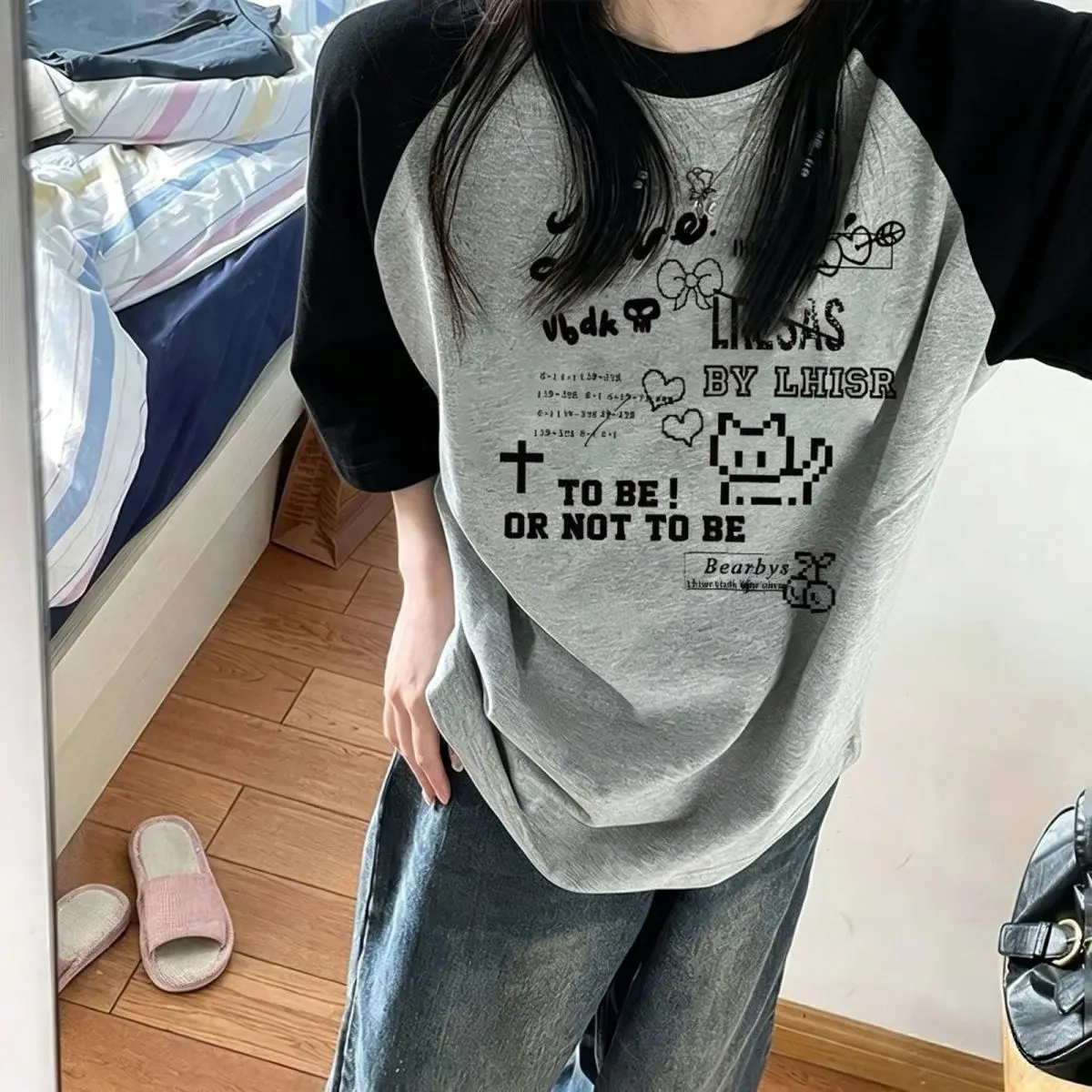 Loose Oversized American Retro Shoulder Insert Short Sleeve Women's T-shirt Graffiti Lightweight Subculture Summer New Style
Loose Oversized American Retro Shoulder Insert Short Sleeve Women's T-shirt Graffiti Lightweight Subculture Summer New Style