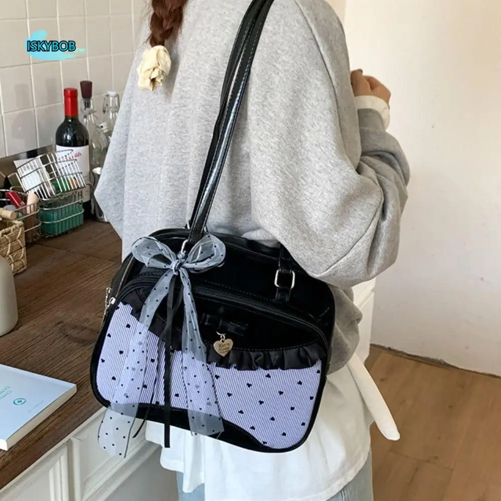 Модная корейская стильная сумка для боулинга с бантом и лентой, элегантная кружевная лента, бостонская сумка на плечо, большая вместительная повседневная женская сумка для работы
Модная корейская стильная сумка для боулинга с бантом и лентой, элегантная кружевная лента, бостонская сумка на плечо, большая вместительная повседневная женская сумка для работы